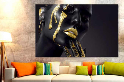 Tablouri Canvas Living - Femeie senzuala negru si auriu TA2456
